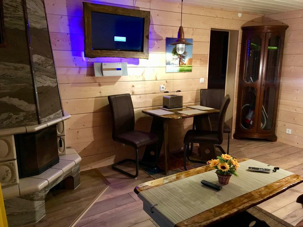 Holzhaus Trollbluemchen Am Wald Und See Neuruppin Exterior photo